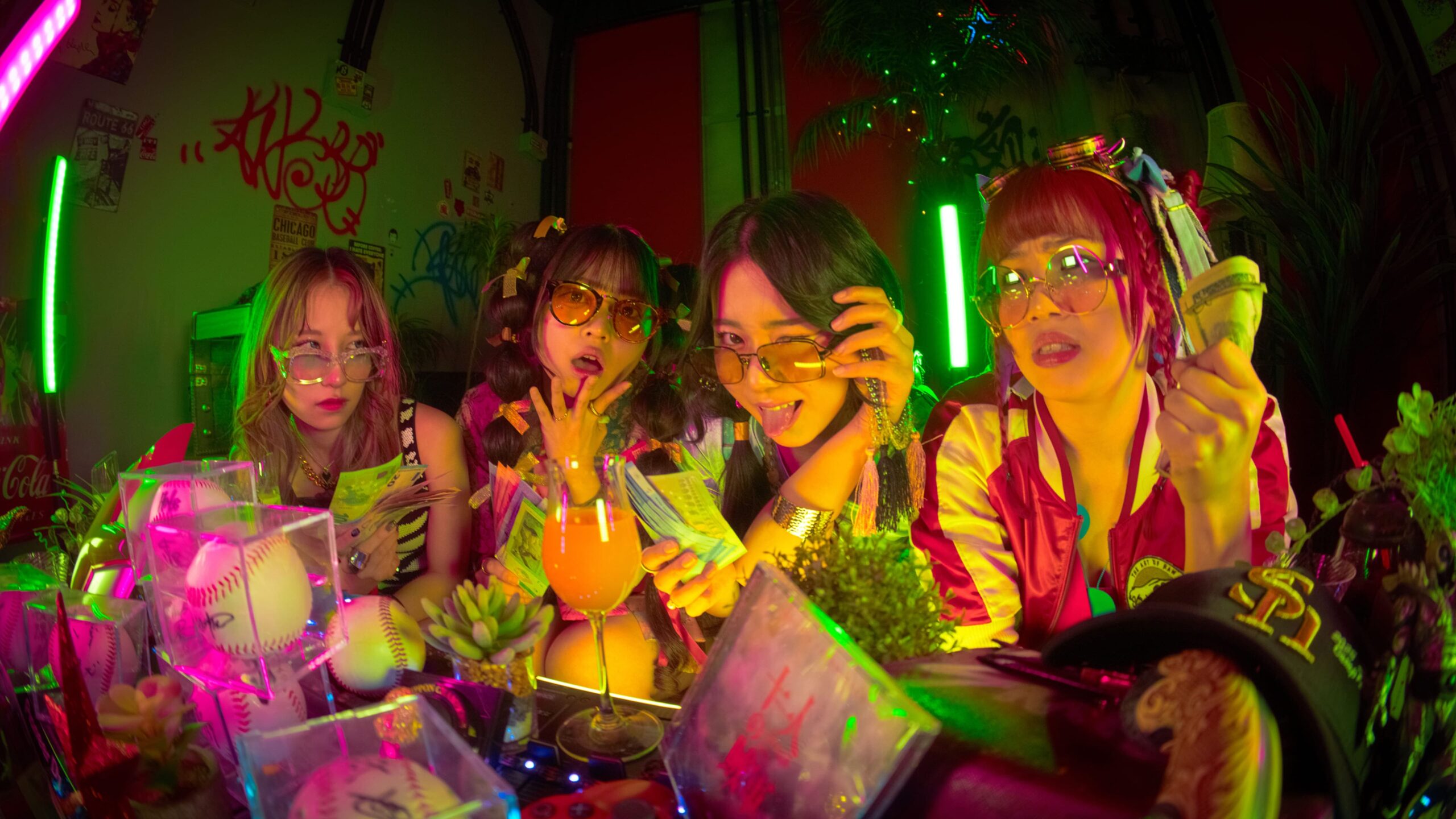 Girls be bad / ガールズビーバッド